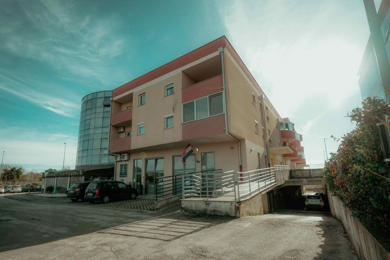 Apartment Rondo Pula Lovely And Sunny Exterior photo
